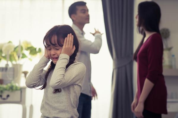 «العنف الأسري»..خطر داهم يهدد مستقبل الأبناء