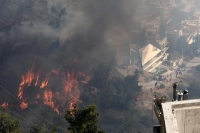 283 من رجال الإطفاء يكافحون حرائق الغابات باليونان
