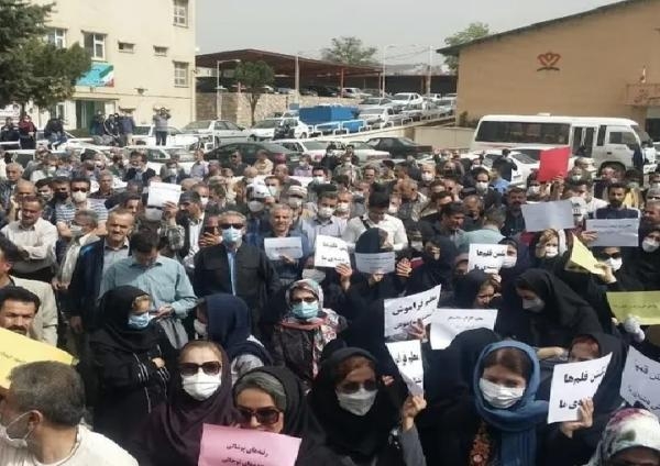 المعلمون الإيرانيون يطالبون بطرد ممثلي النظام من «العمل الدولية»