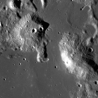 «قباب غامضة» على القمر تثير حيرة ناسا