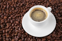 دراسة: شرب القهوة يوميا قد يزيد العمر