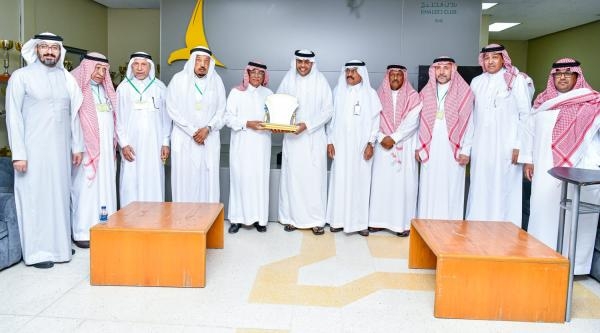 متقاعدو الشرقية يهنئون نادي الخليج بصعوده إلى دوري كأس الأمير محمد بن سلمان