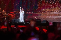 زوار موسم جدة يحتفون بـ38 عاماً من العطاء الفني مع عبدالمجيد عبدالله
