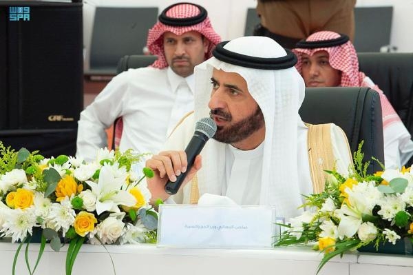 أمير مكة يتفقد مجمع صالات الحج ويرأس اجتماع لجنة الحج المركزية