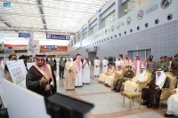 أمير مكة يتفقد مجمع صالات الحج ويرأس اجتماع لجنة الحج المركزية