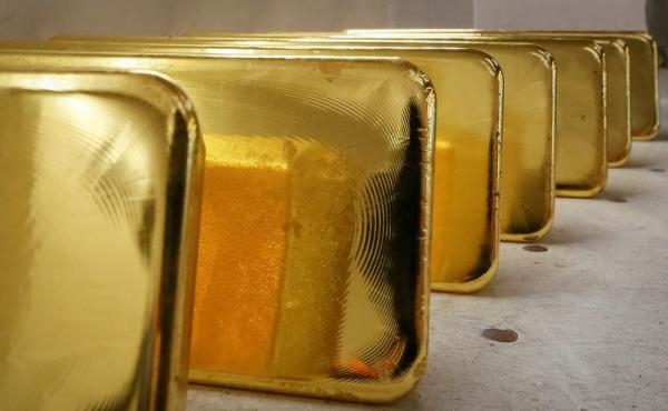 هبوط أسعار الذهب بفعل ارتفاع الدولار والفائدة