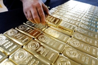 ارتفاع سعر الذهب 0.2% مسجلاً ​​​​​​​1739.70 دولار للأوقية