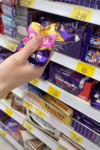 موجة الحر في بريطانيا تتسبب في ذوبان الشوكولاتة بالمتاجر