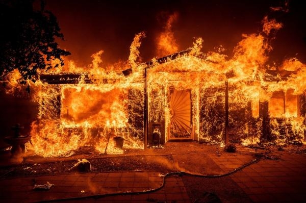 كاليفورنيا تعلن حالة الطوارئ بسبب انتشار حريق من متنزه يوسيميتي