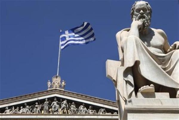 تمثال لأحد فلاسفة الإغريق في اليونان - رويترز