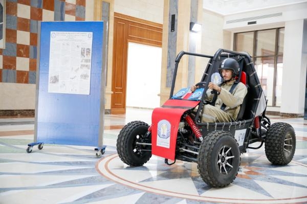 طلاب الهندسة بجامعة طيبة يطورون سيارة للطرق الوعرة