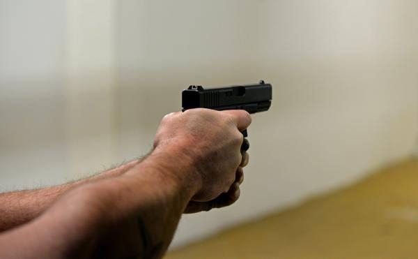 حظر استيراد المسدسات في كندا للحد من العنف