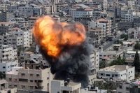 إسرائيل تقصف غزة.. والجامعة العربية تدعو مجلس الأمن لوقف العدوان