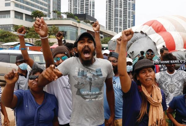 انهيار سريلانكا.. جرس إنذار للديمقراطيات في جنوب آسيا