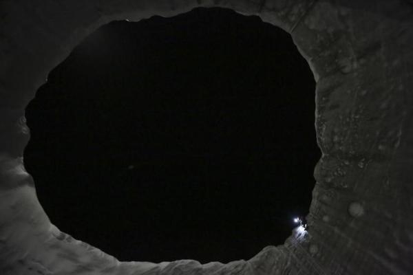 إحدى حفر سيبيريا - رويترز