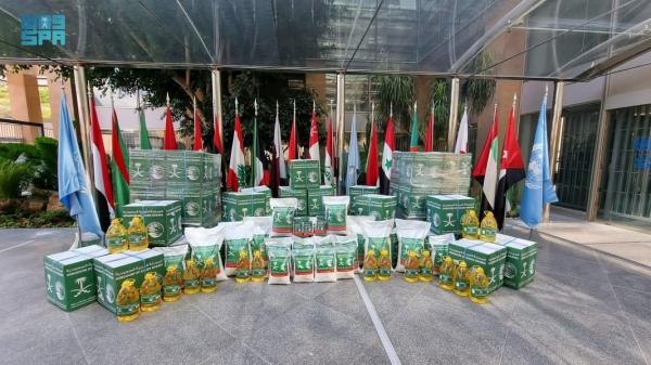 مركز الملك سلمان يوزع مساعدات غذائية للنازحين في لبنان