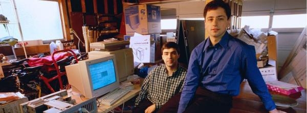  لاري بيدج وسيرجي برين في مقر عملهما القديم - صورة من مدونة جوجل