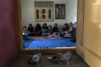 الفتيات يدرسن في المدرسة السرية بأفغانستان- أسوشيتد برس