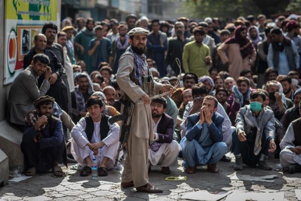 انقسامات «طالبان» تنذر بانزلاق أفغانستان إلى حرب أهلية