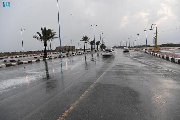 عاجل| «المدني» يحذر.. استمرار هطول أمطار رعدية على المملكة حتى الأحد
