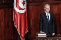 تونس تنهي حقبة سوداء من تاريخها.. الدستور الجديد يدخل حيز التنفيذ
