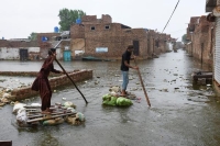 باكستان تعلن حالة طوارئ بسبب الفيضانات وتناشد العالم للمساعدة