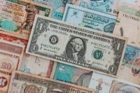 عملات متنوعة مقابل الدولار الأمريكي - مشاع إبداعي