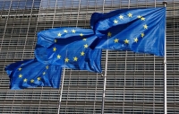 أعلام الاتحاد الأوروبي (رويترز)