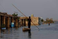 الأمين العام للأمم المتحدة يزور مناطق الفيضانات في باكستان