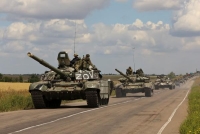 قافلة مدرعة من القوات الروسية في أوكرانيا - رويترز