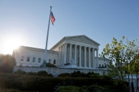 المحكمة العليا الأمريكية تفتح أبوابها للجمهور بعد إغلاق طويل