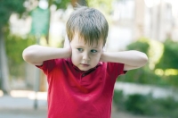 طيف التوحد عند الأطفال.. الأسباب والأعراض والسمات الأكثر شيوعا