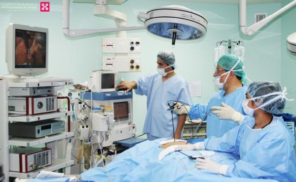 مستشفى الدكتور سليمان الحبيب بالخبر يستأصل ورما سرطانيا كبيرا من معدة «خمسيني»