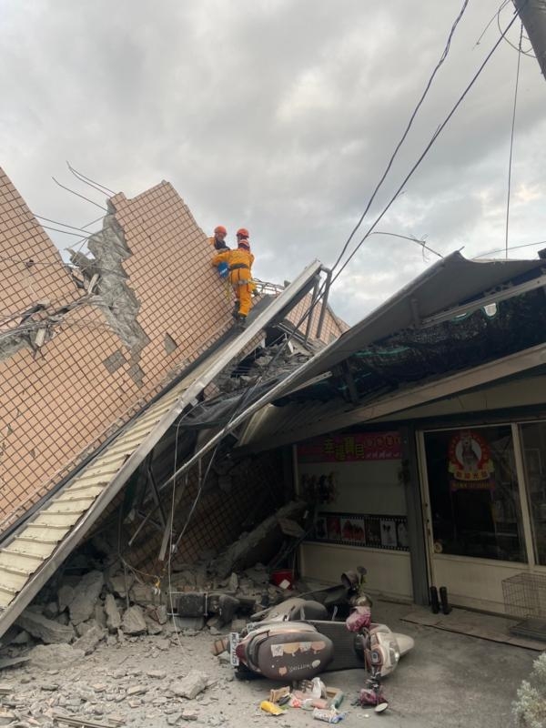 زلزالان متتاليان وتحذيرات من تسونامي.. ماذا يحدث في تايوان؟