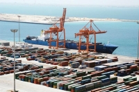 ميناء الدمام يحمل شركات النقل مسؤولية تكدس البضائع في الأرصفة