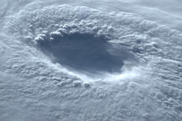 إعصار نانمادول غرب اليابان من الفضاء 