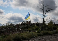 استمرار الهجوم الروسي على أوكرانيا في قرية دولينا بأوكرانيا - رويترز
