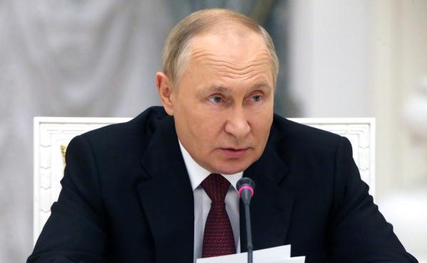 «بوتين» يمنح الجنسية للأجانب الذين يخدمون في الجيش الروسي / عاجل
