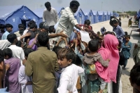 الاستقطاب السياسي في باكستان يقوض الاستجابة لأزمة الفيضانات