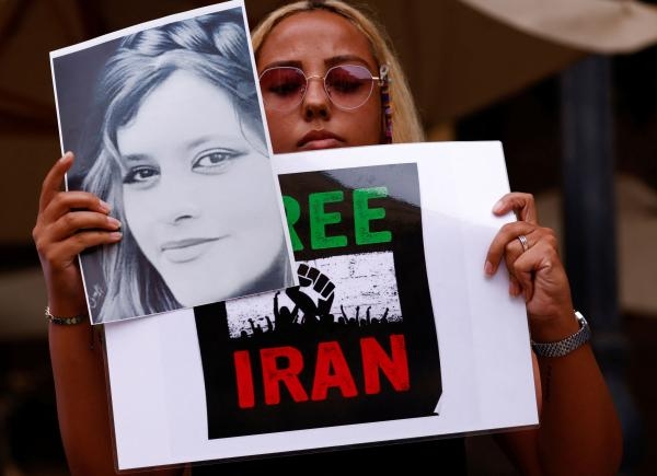 قمع «الملالي» يتزايد بمواجهة «ثورة غضب» الإيرانيين