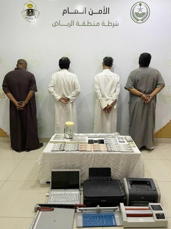شرطة الرياض تقبض على 4 أشخاص لتزييفهم أوراقاً نقدية