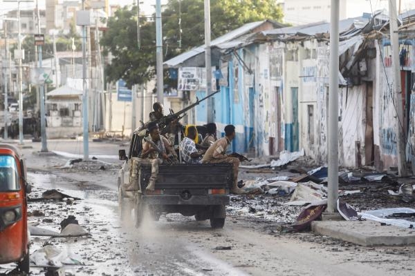 الصومال.. حركة الشباب الإرهابية تتراجع أمام الدعم الأمريكي الأفريقي