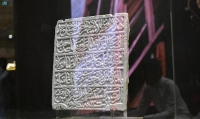قطع أثرية نادرة تزين واجهة جناح هيئة التراث بمعرض الرياض للكتاب