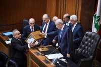 63 «ورقة بيضاء» ترفض انتخاب رئيس جديد للبنان