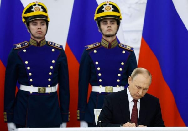 بوتين يوقع على قرار ضم الأقاليم الأربعة - رويترز