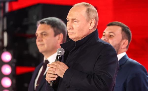 الرئيس الروسي يلقي خطابا أمام تجمع في الميدان الأحمر بموسكو (د ب أ)