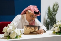 الأمير بدر بن عبد المحسن يوقع «الأعمال الشعرية» في معرض الرياض