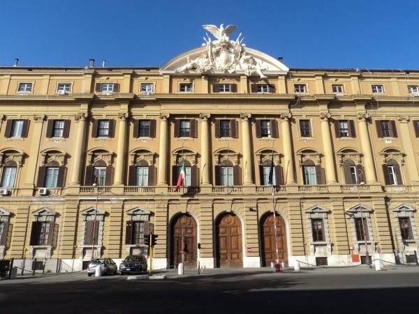 الخزانة الإيطالية تتوقع انكماش الاقتصاد خلال الربع الثالث