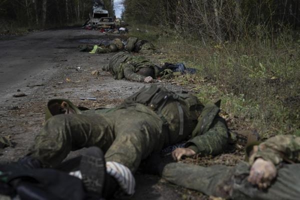 انسحب الجنود الروس من مدينة ليمان تاكين جثث رفاقهم من ورائهم