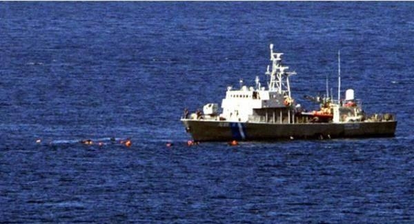 وفاة 15 مهاجر في غرق سفينة قبالة «ليسبوس» اليونانية